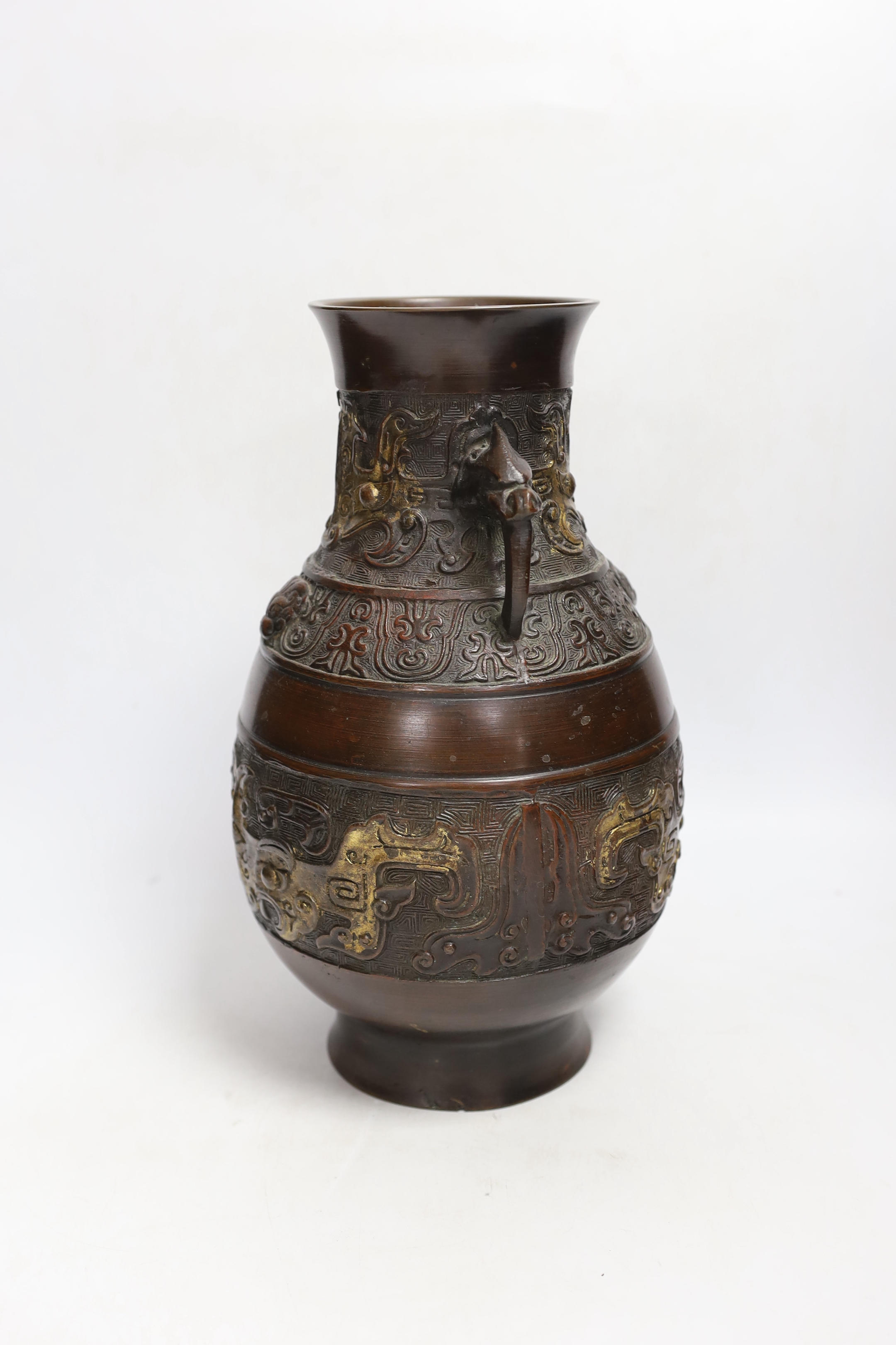 A Chinese gold splashed bronze vase, Qing period, 30cm